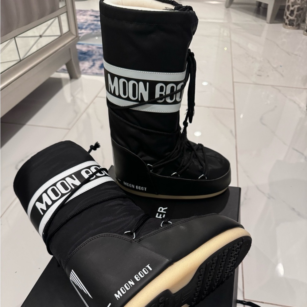 Moon Boots
